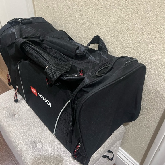 NWOT Toyota Black Duffel Bag by Leeds - Picture 11 of 11